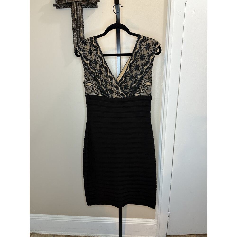ADRIANNA PAPELL Dress 10 Womens Black Lace Cap Sleeves Sheath Cocktail V Neck